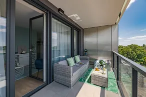 Waterfront Luxury Residence - Paid Parking Option - Image 2