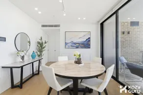 KozyGuru | Brighton-Le-Sands | Luxury Bay View Apt - Image 4