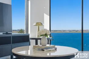 KozyGuru | Brighton-Le-Sands | Luxury Bay View Apt - Image 5
