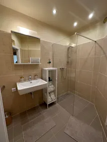 3BR, 5 Beds, Sofa 2P, 5min U4,U6 Schönbrunn - Image 4