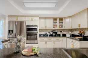 Luxury 4BR house, Huge Yard, Theater, A/C, Pets - Image 2