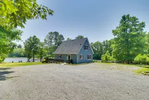 Lakefront Chalet Retreat on Lake Anna! - Image 2