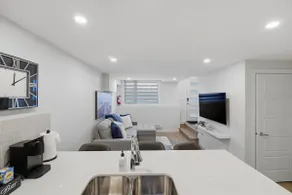 Livingston Haven - Modern 1BR Private Suite - Image 5