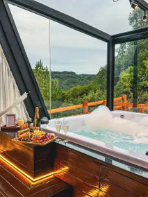 Cabin in Serra Gaúcha | Bathtub and pool - Image 2