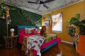 Pink Mimosa House | Neon Photo Stay Near Downtown - Image 2