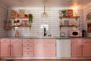 Pink Mimosa House | Neon Photo Stay Near Downtown - Image 4