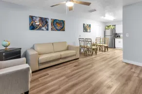 Modern Stylish 2BR Apt Near Busch Gardens Unit A - Image 2
