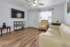 Modern Stylish 2BR Apt Near Busch Gardens Unit A - Image 4