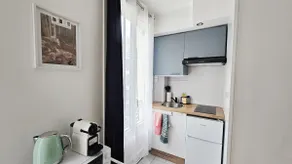 Cozy little Parisian nest, perfect for 2 people - Image 2