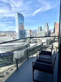 High rise 1b1b Hollywood sign +balcony - Image 3