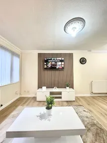 Glorious 4BR Home Family Group-Friendly HS2 NEC BHX - Image 4