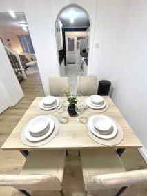 Glorious 4BR Home Family Group-Friendly HS2 NEC BHX - Image 5