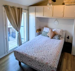 2-Bedroom Apartment with A/C, Terrace, and Parking – Sleeps 6 - Image 4
