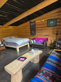Private cabin in Mount Lorne. - Image 2