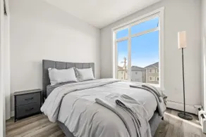 Bright Balcony Condo, Walk to International Ave - Image 3