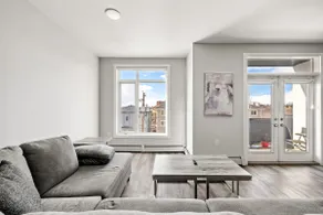 Bright Balcony Condo, Walk to International Ave - Image 2