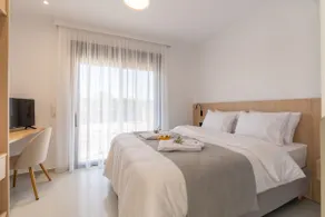 Notias-An Intimate Stay with Private Garden & Pool - Image 4