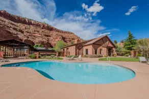 Red Cliff Retreat - Image 4