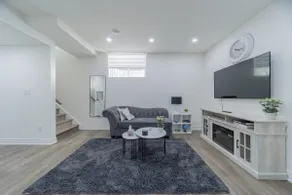 4 Beds | 5 min Masonville | 55TV |Laundry|Kitchen - Image 2