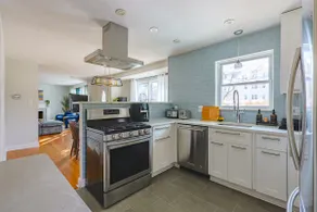 Modern 5BR Retreat | Minutes to DC & Ballston - Image 3