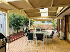 Parkside Modern Comfort Deluxe - Private and Cosy - Image 5