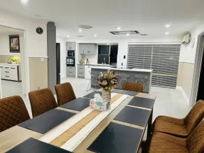 Parkside Modern Comfort Deluxe - Private and Cosy - Image 2