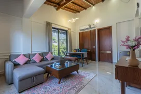 Suite - 2, Scenic suite at the Naukuchiatal Lake - Image 5