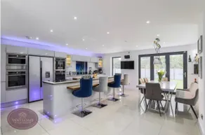 4 Bedroom, Two Reception Rooms, High Specification - Image 2