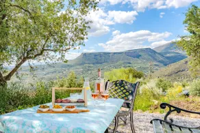 Cottage among olive trees with air conditioning & pool - Image 2