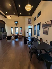 Luxurious Main Street Loft with Historic Charm - Image 3