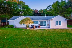 Beachfront • 14 Guests • Lake Huron • Sand Point - Image 3