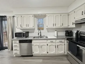 Beautiful Gardner Home Sleeps 10 Game Room Central location - Image 4