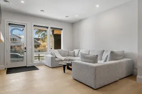 Urban Oasis | Lux 2 Bed | Garage | Min to DT - Image 4