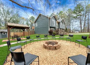 Chateau Elan Family Home Retreat Fast WiFi Sleeps 10 - Image 2