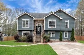 Chateau Elan Family Home Retreat Fast WiFi Sleeps 10 - Image 3