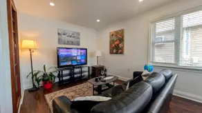 Bloom Bungalow |Central |Parking |5 min to Falls - Image 4