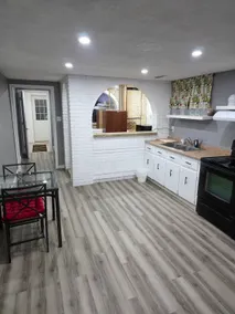 Bright Cozy 2-Bedroom Main Floor Suite - Image 4
