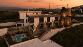 Villa Turquoise with Jacuzzi Suite and Private Pool - Image 2