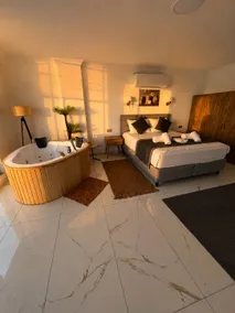 Villa Turquoise with Jacuzzi Suite and Private Pool - Image 3
