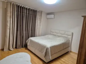 4-room house with private parking spaces - Image 5