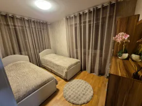 4-room house with private parking spaces - Image 3