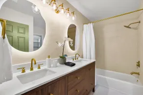 Blissful Retreat Savannah/PET Friendly/3 BD/2 BATH - Image 4