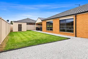 Chifley Place—Modern Comfort near Delacombe Town - Image 5