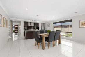 Chifley Place—Modern Comfort near Delacombe Town - Image 3