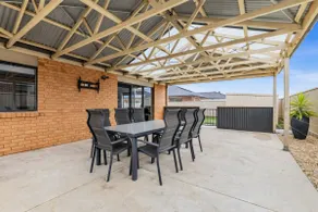 Chifley Place—Modern Comfort near Delacombe Town - Image 4
