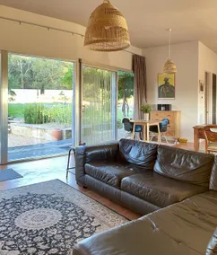 Rustic Off-Grid Farmhouse Escape - Pet Friendly - Image 4