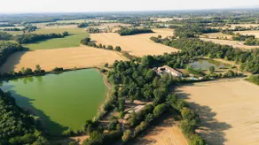 8-hectare estate – 15 people • Swimming pool • Fishing • Dombes - Image 2