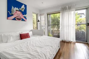 Leichhardt 3-Level Family House Near CBD - Image 3
