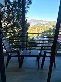Kasauli 1BHK Retreat |Mountain View|Café •Parking - Image 3