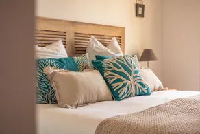 Apartment with balcony and sea view - Image 3